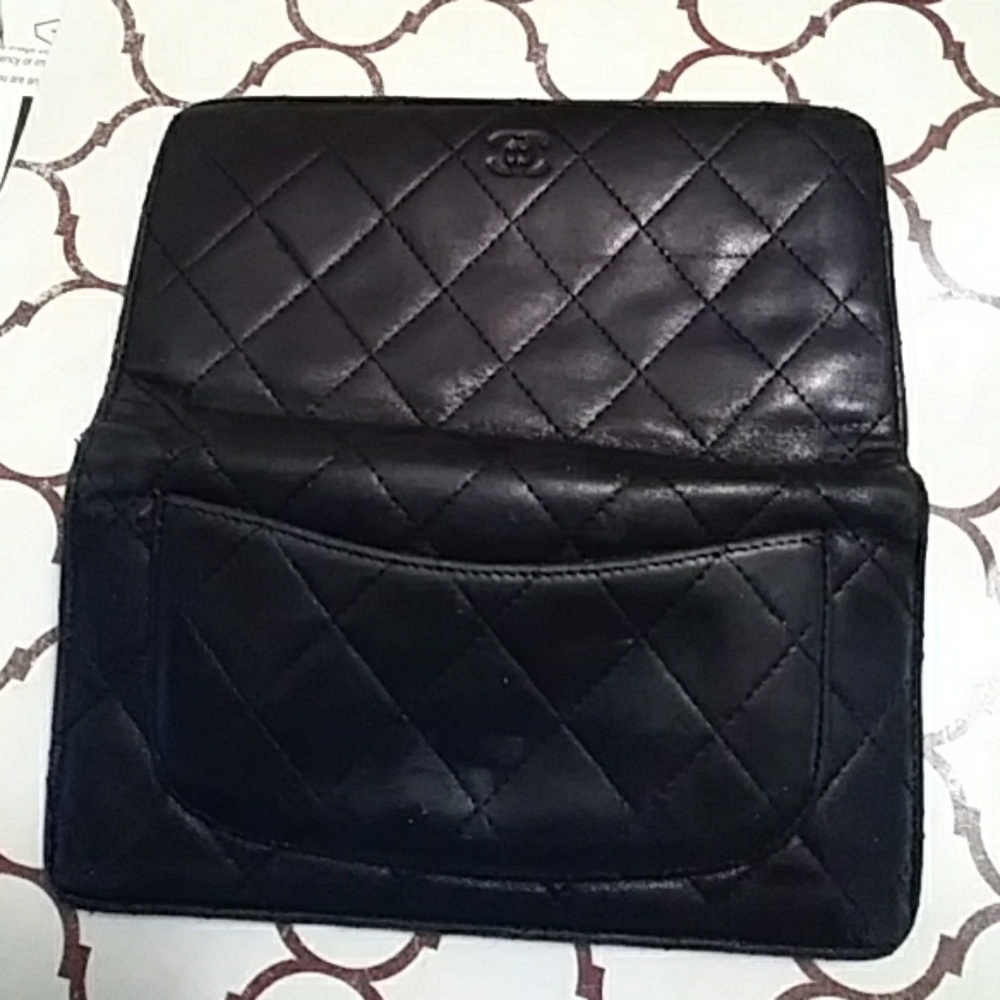 AUTHENTIC CHANEL LEATHER WALLET - Picture 3 of 7